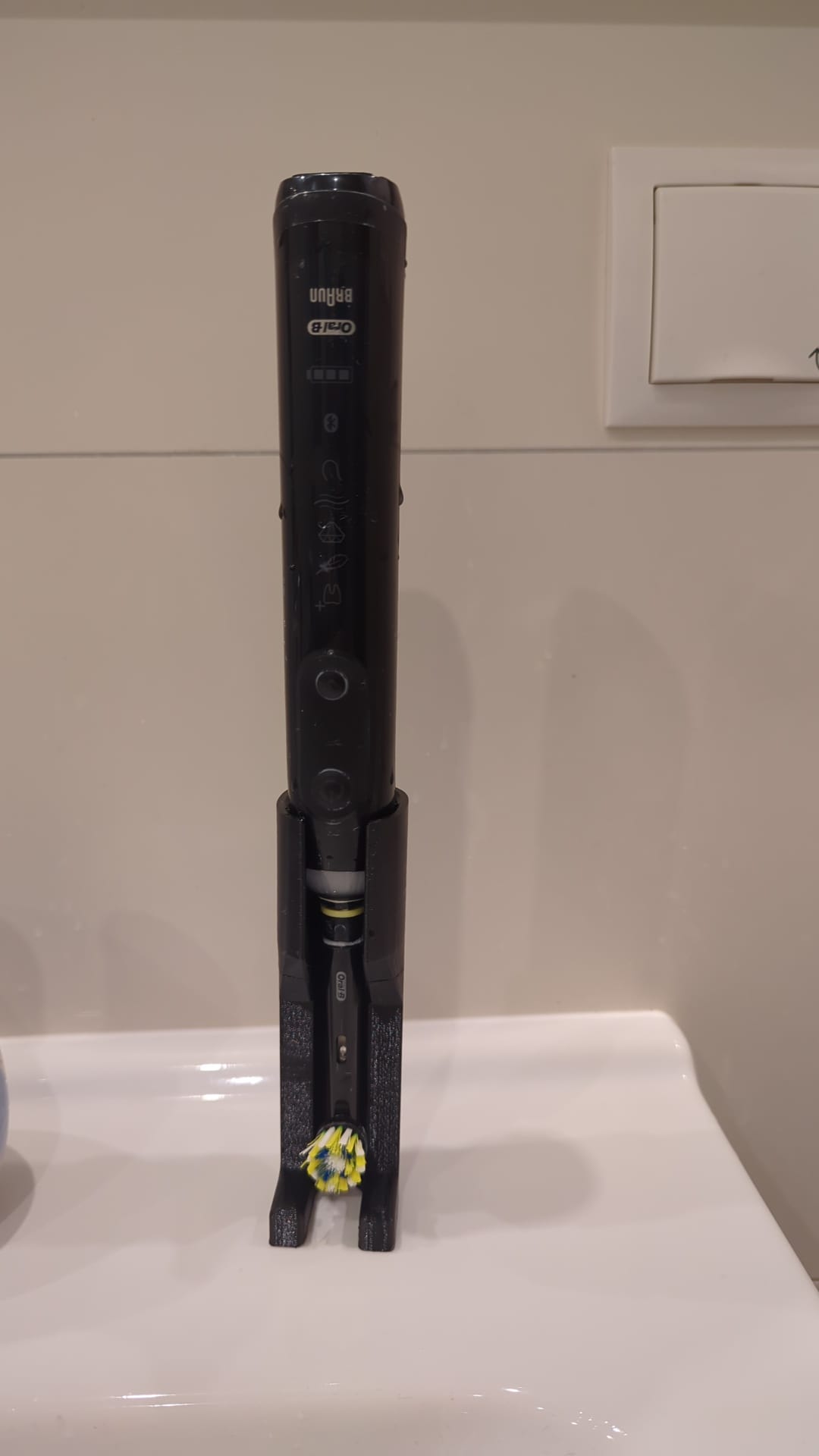 Đế Giữ Bàn Chải Oral B Ngược, Đầu Hướng Xuống