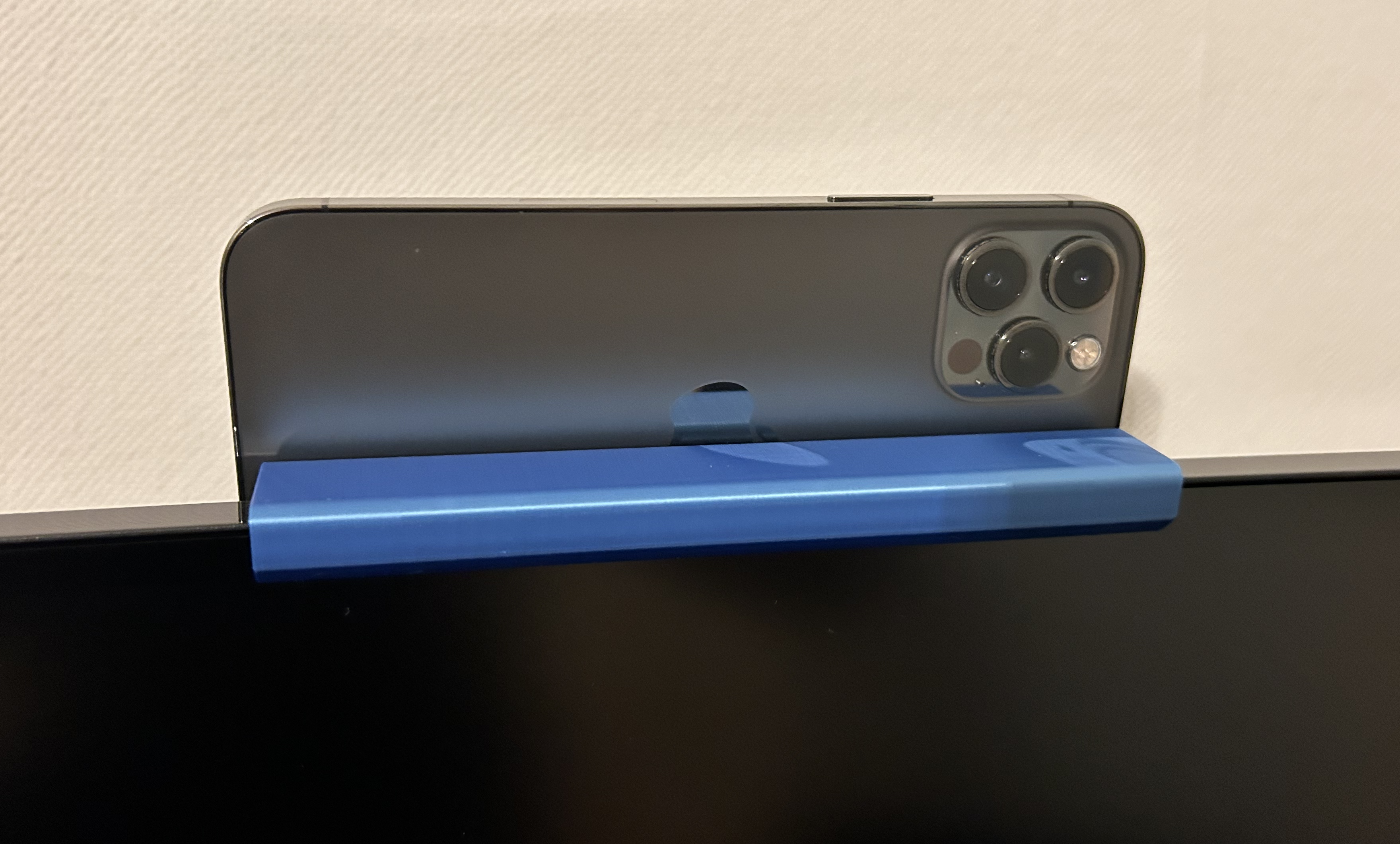 Kẹp Điện Thoại Cho Màn Hình Cong Dùng Với Continuity Camera