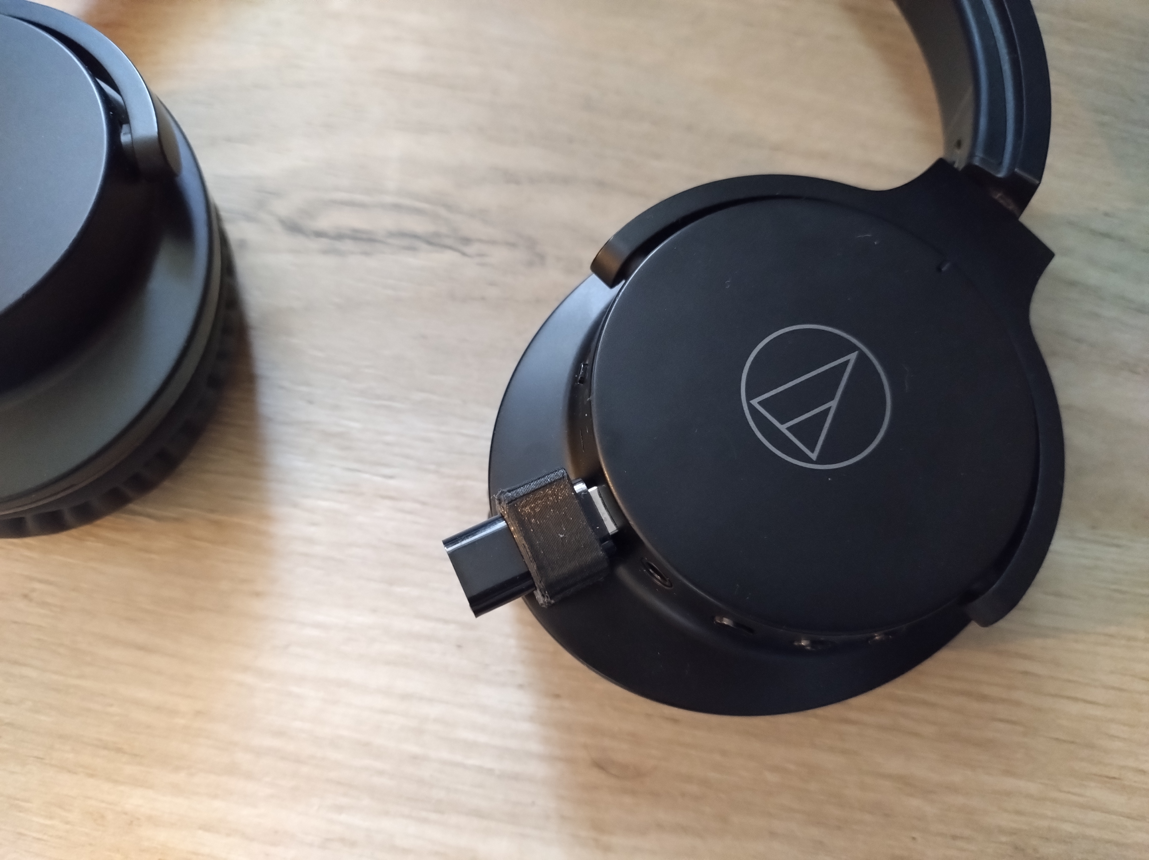 Giá đỡ adapter USB-C cho tai nghe ATH-ANC500BT