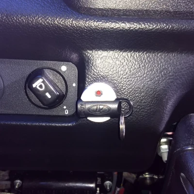 Giá đỡ Transponder cho hệ thống chống trộm Lada Niva