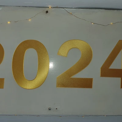 Biển hiệu "2024"