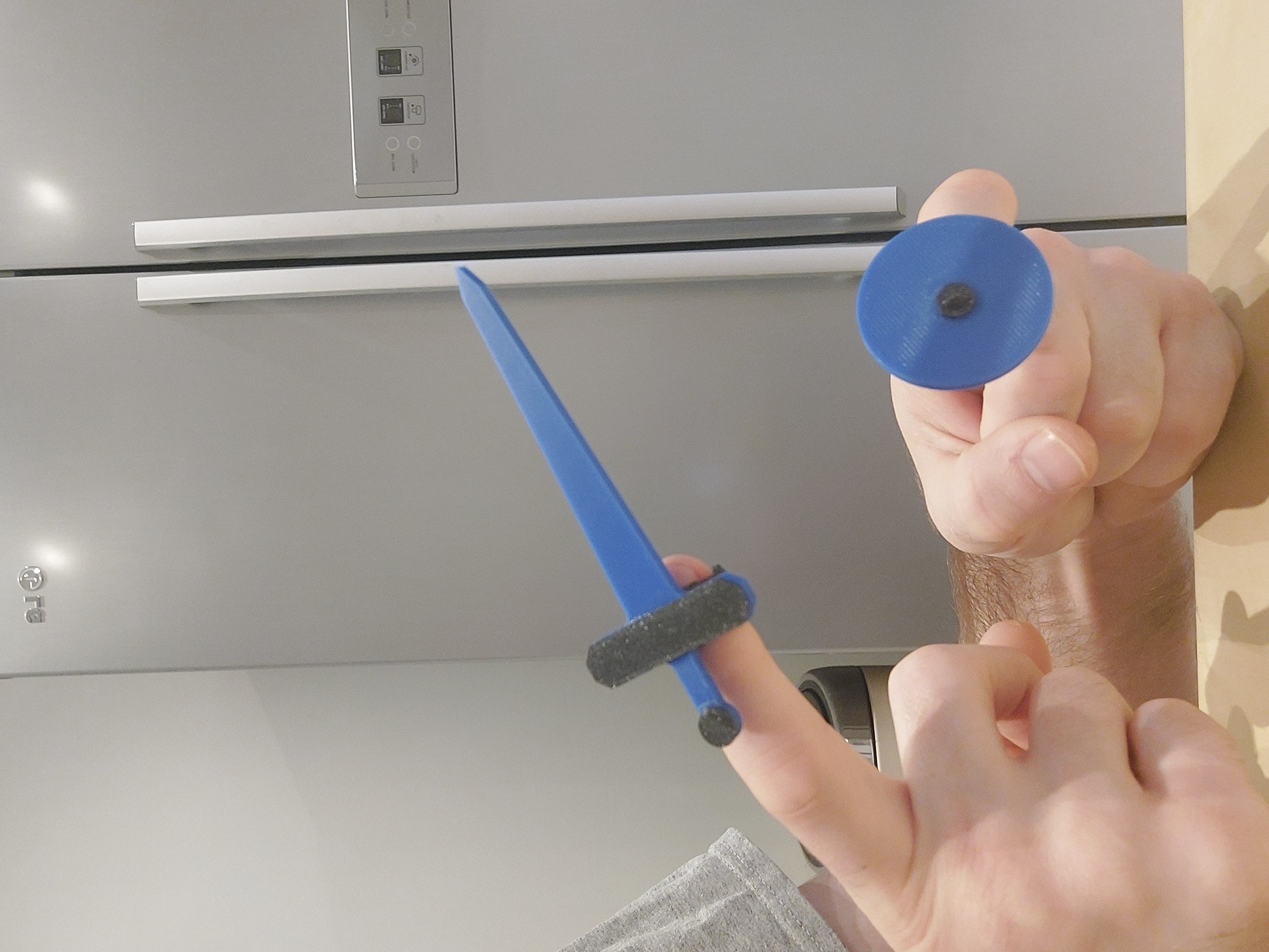 Kiếm và Khiên Cho Ngón Tay