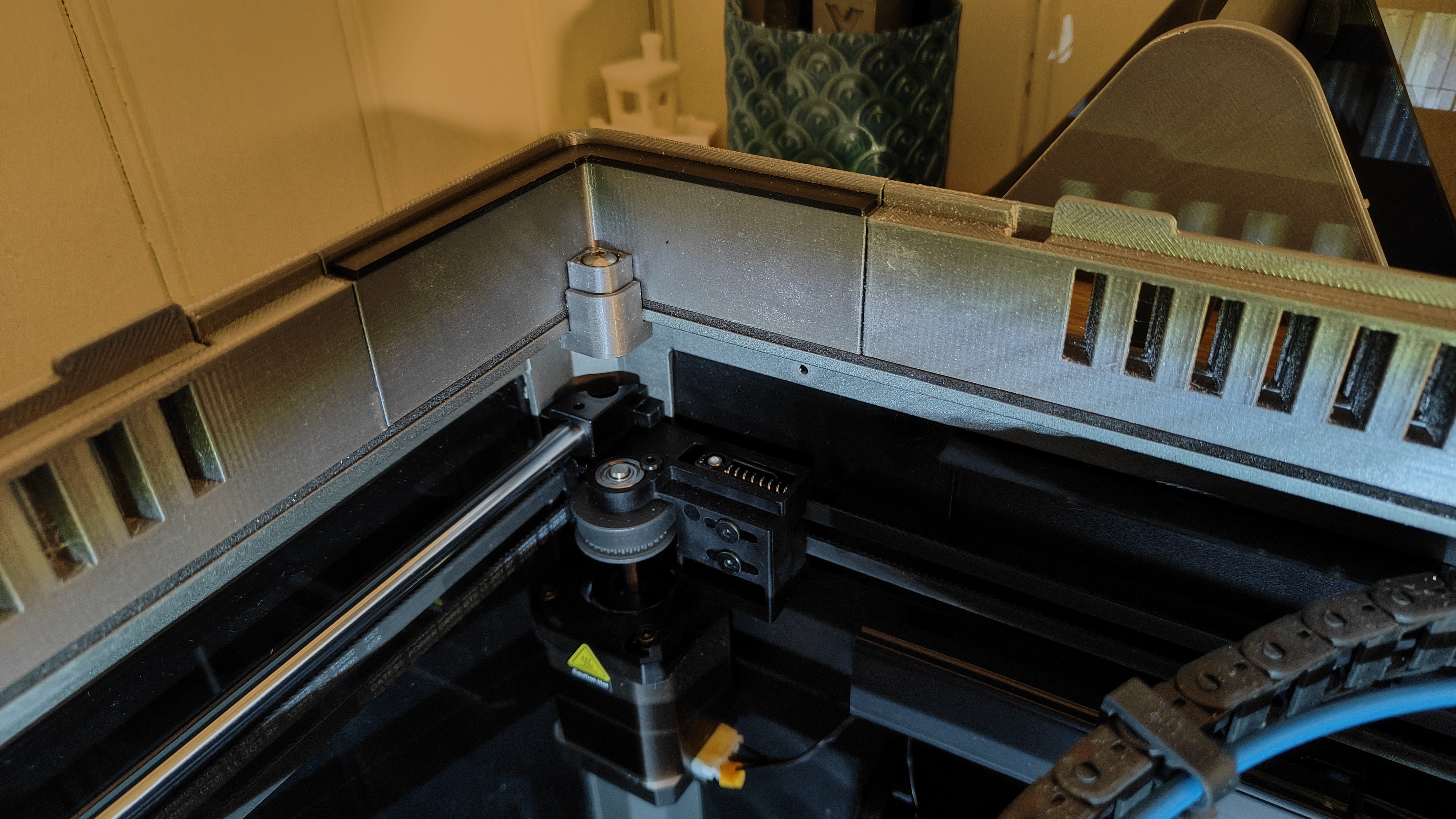 Khóa cho bộ Nâng Nắp Kính NorcoT Creality K1 Max (có Khe Thông Gió Trượt)