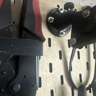 Giá đỡ đèn SKADIS