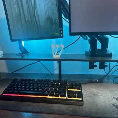 Chữ cái Hebrew Shin: ý nghĩa (Chúa, tình yêu và sự kiên định)