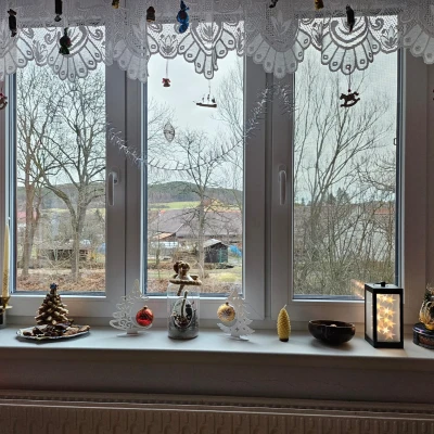 Cây thông Noel có đế Trang trí Phiên bản 01 (có móc treo bóng/trang trí Giáng sinh)