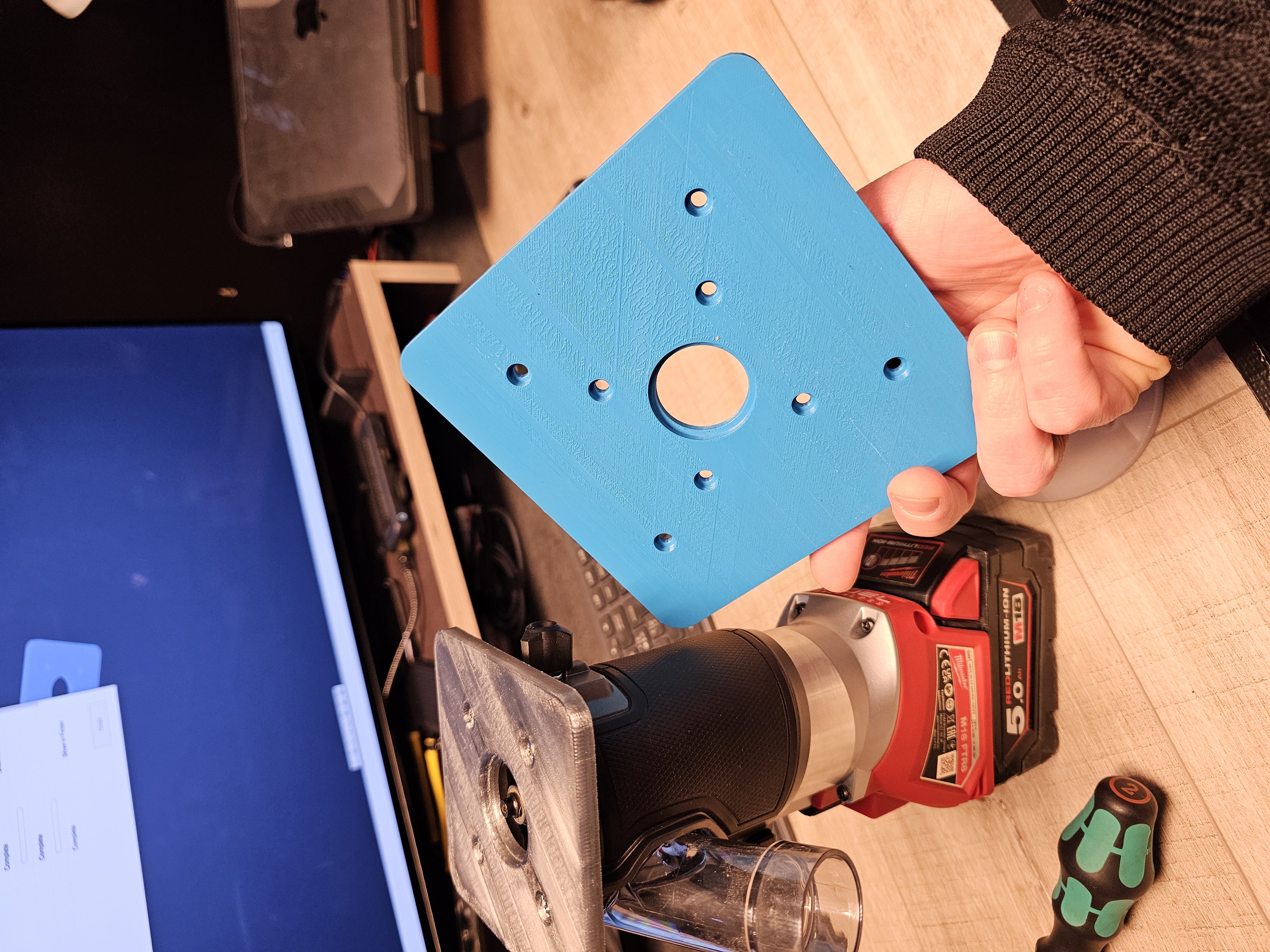 Tấm dẫn hướng cho máy bào cầm tay Milwaukee (FTR8)