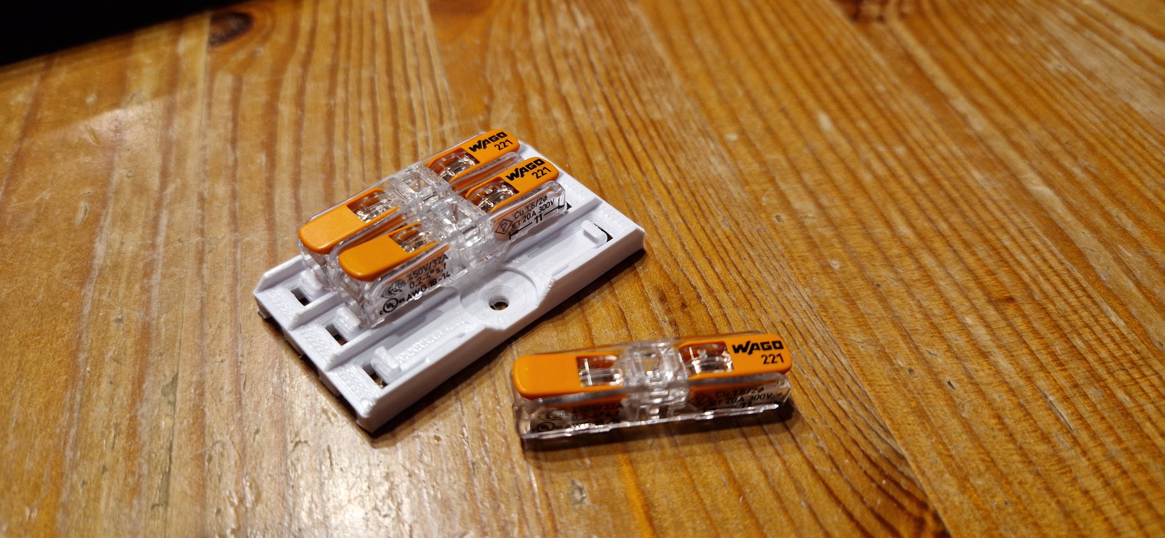 Giá đỡ Wago 221 xếp chồng được