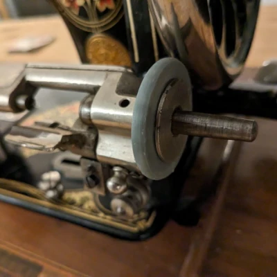 Bánh Xe Máy Tua Chỉ May - Frister & Rossmann