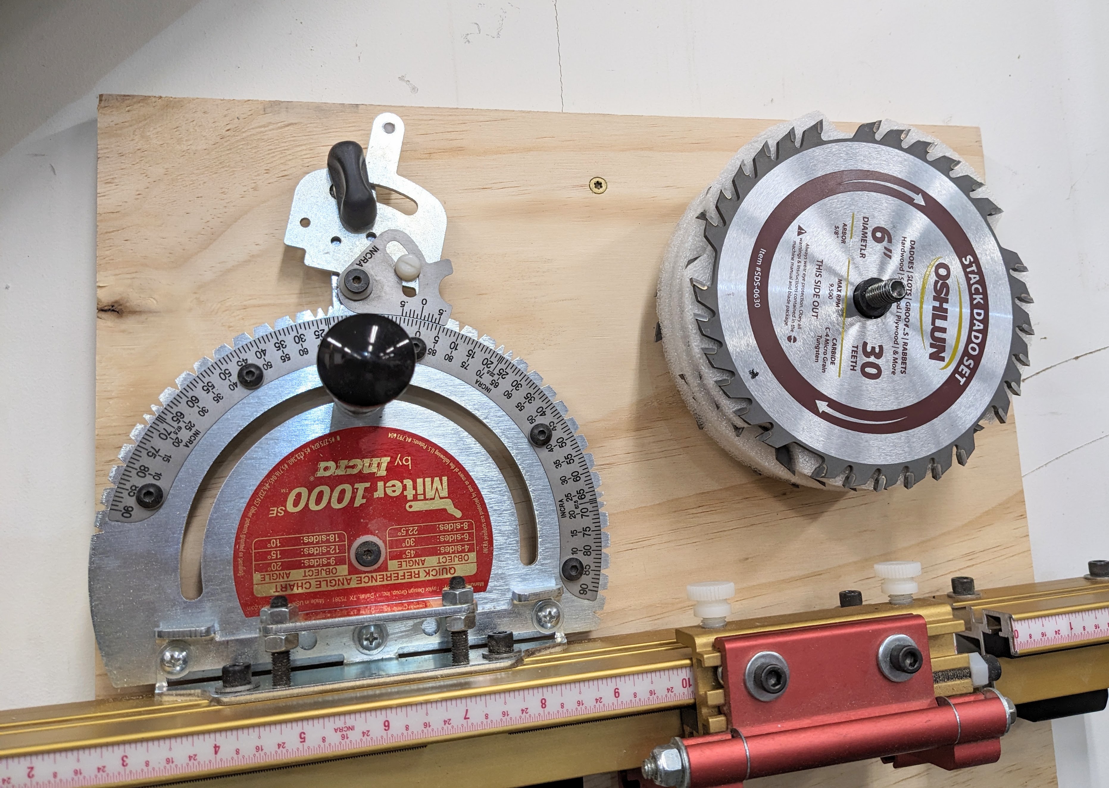 Giá treo tường cho bộ lưỡi Dado 6 inch