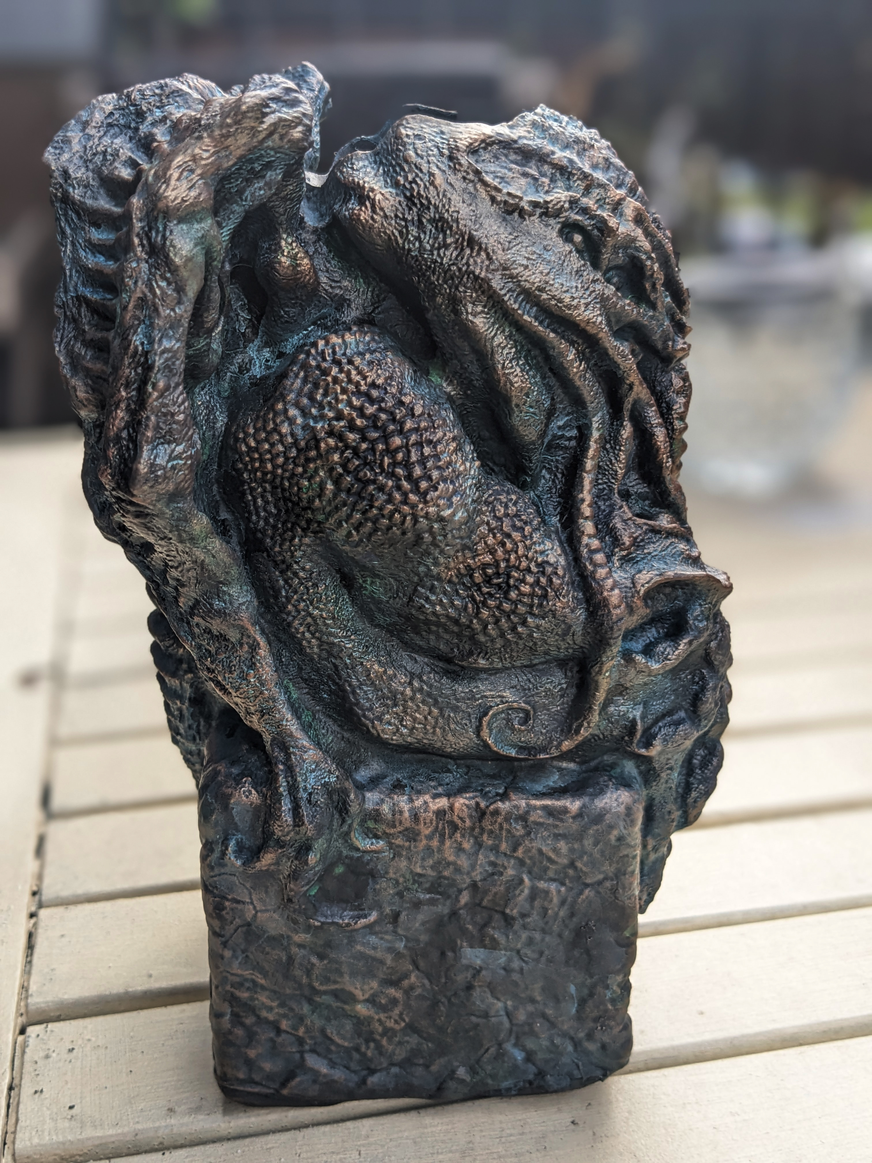 Tháp đổ xúc xắc Cthulhu - Độ phân giải cao hơn