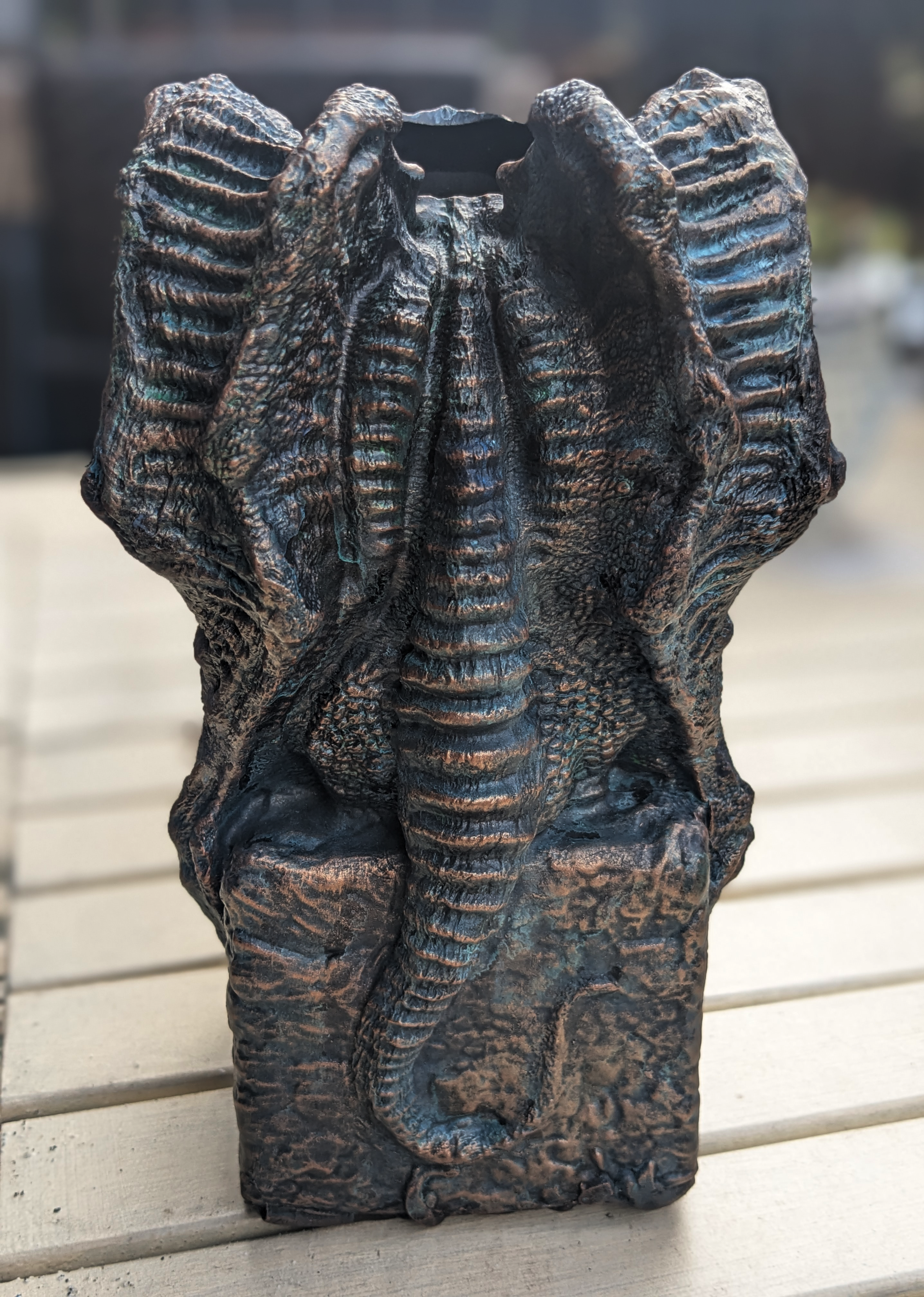 Tháp đổ xúc xắc Cthulhu - Độ phân giải cao hơn