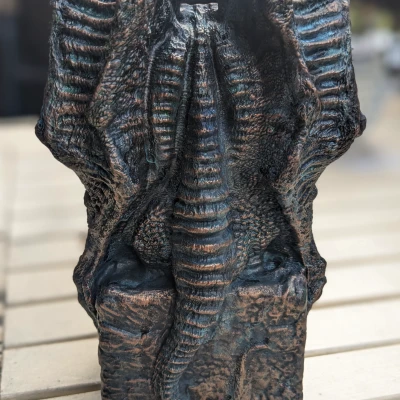 Tháp đổ xúc xắc Cthulhu - Độ phân giải cao hơn