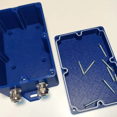 Hộp đựng dự án điện tử tùy chỉnh, chống nước IP65/IP67 bằng OpenSCAD