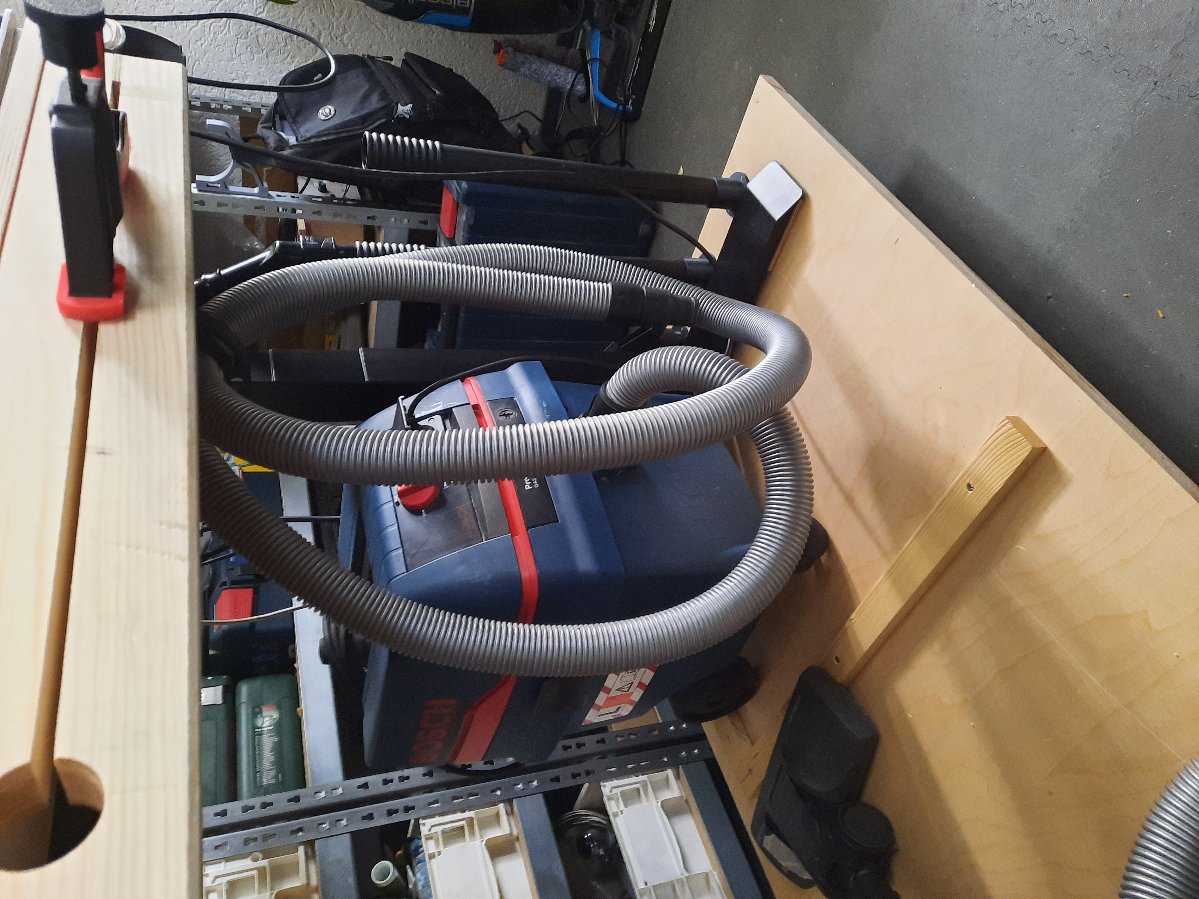 Móc treo ống hút bụi Bosch