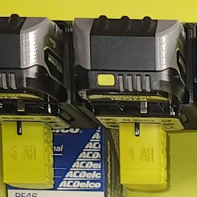 Nắp pin Ryobi có logo và dung lượng pin (Ah)