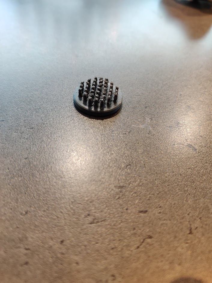 Dụng cụ vệ sinh máy ép tỏi đơn giản