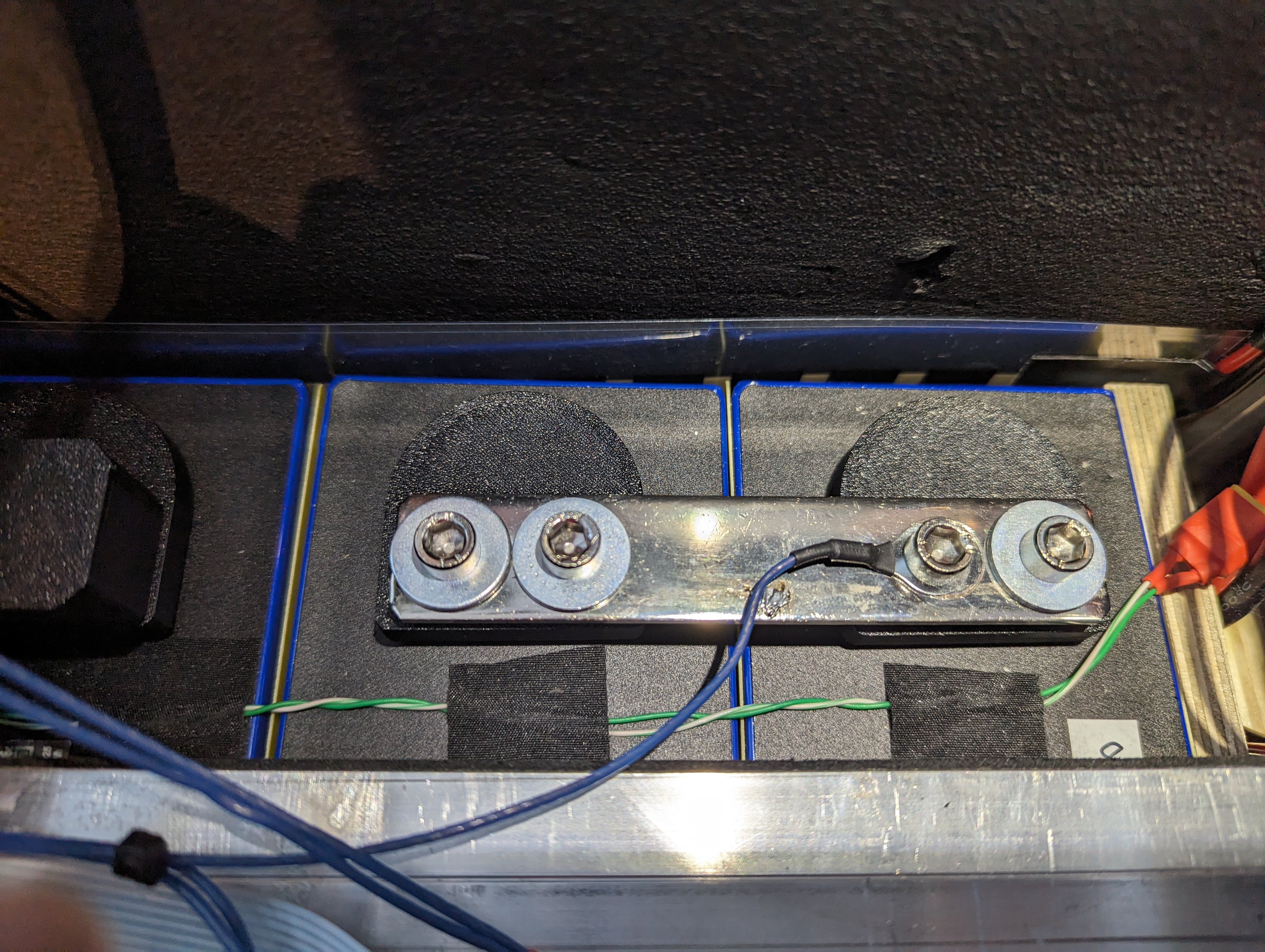 Nắp Che Cực Bình Pin LiFePO4 Eve LF304, LF280K