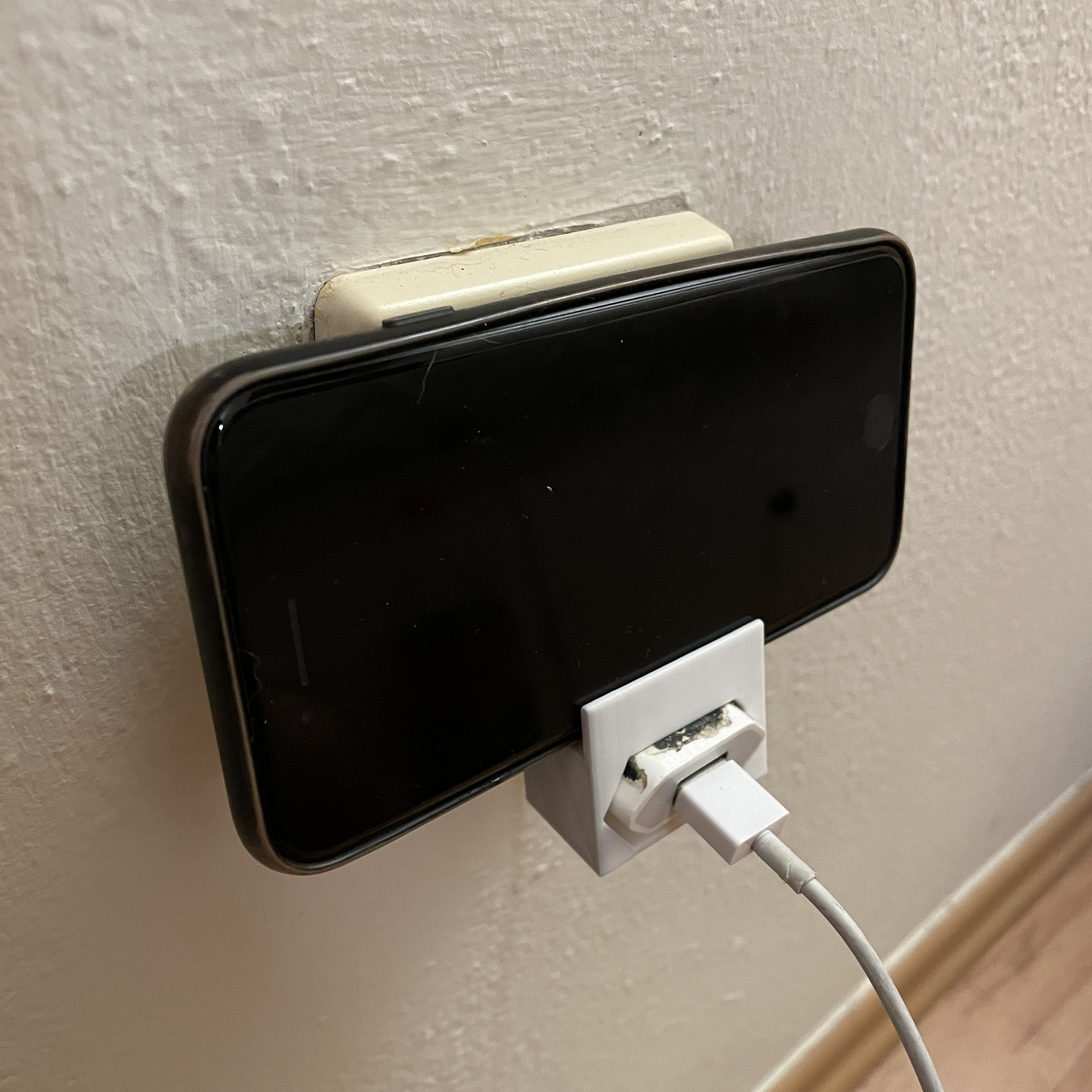 Giá đỡ sạc Iphone du lịch Koudelinek | Kệ treo tường sạc Iphone DEMO V2