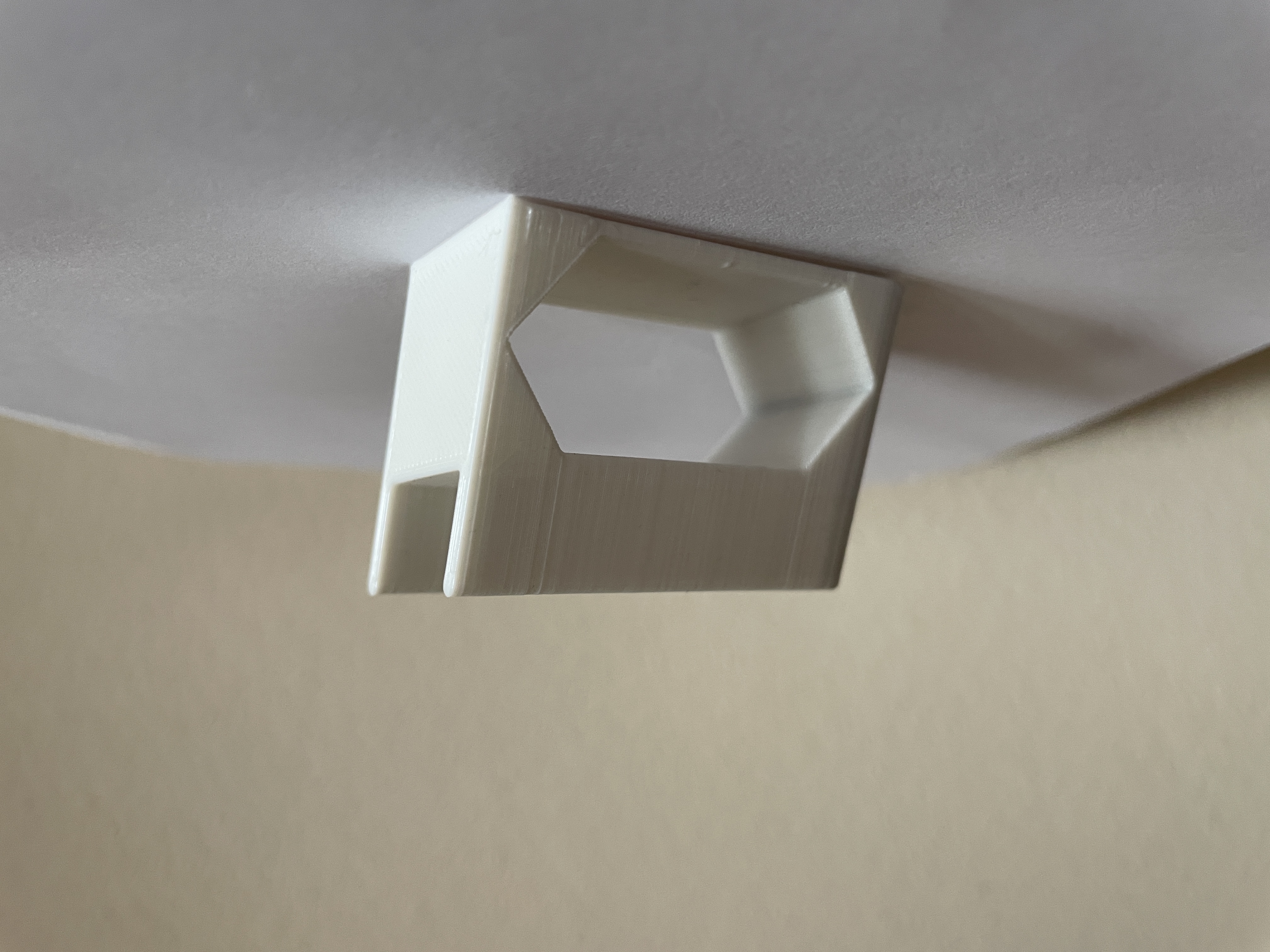 Giá đỡ sạc Iphone du lịch Koudelinek | Kệ treo tường sạc Iphone DEMO V2