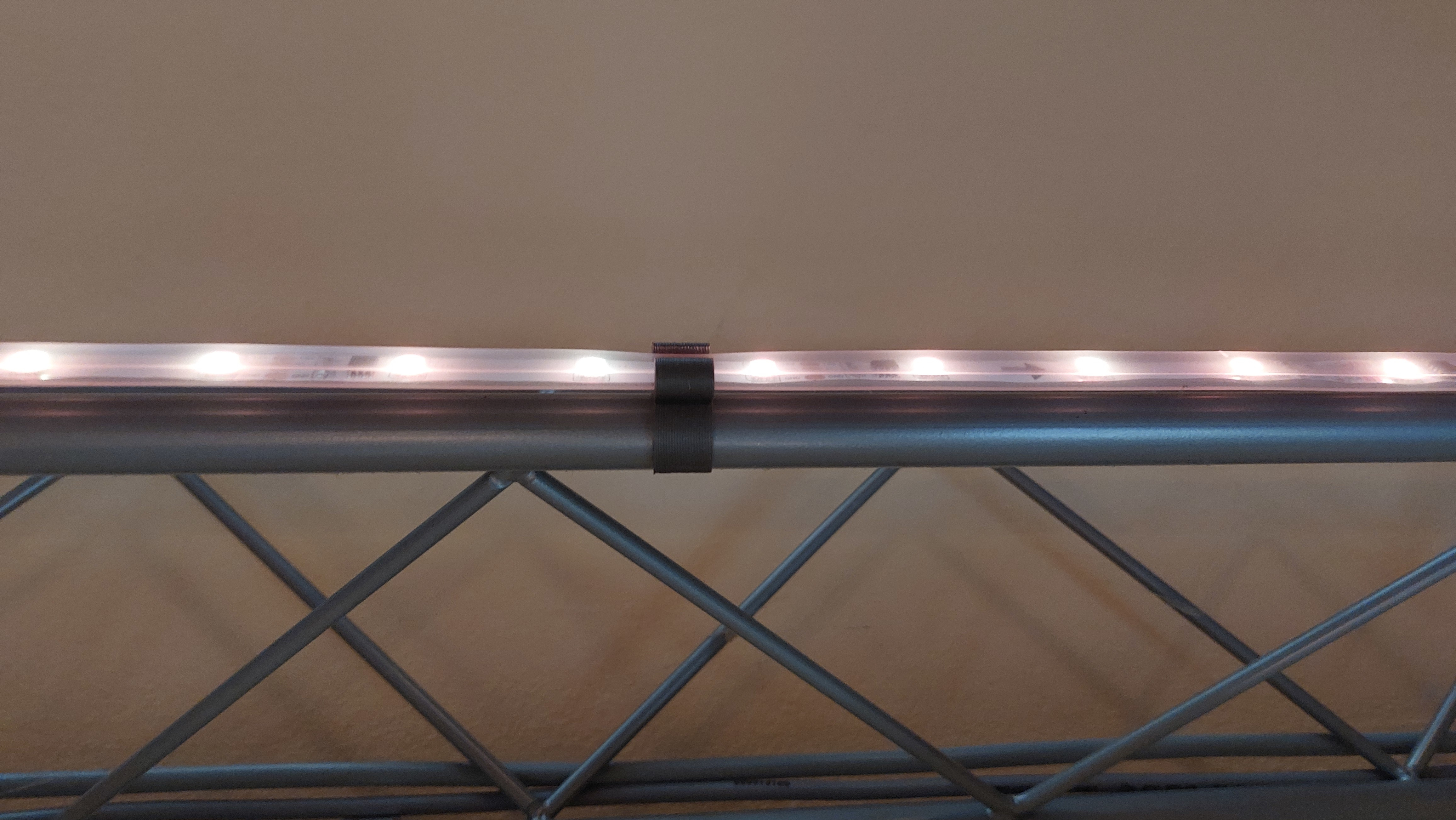 Kẹp gắn dây đèn LED cho thanh giàn 15mm