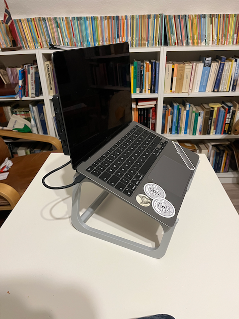 Giá đỡ MacBook (Air M1, Pro) (có thể phối lại để in)