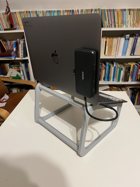 Giá đỡ MacBook (Air M1, Pro) (có thể phối lại để in)