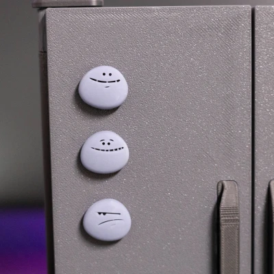 Nam Châm Mặt Cười