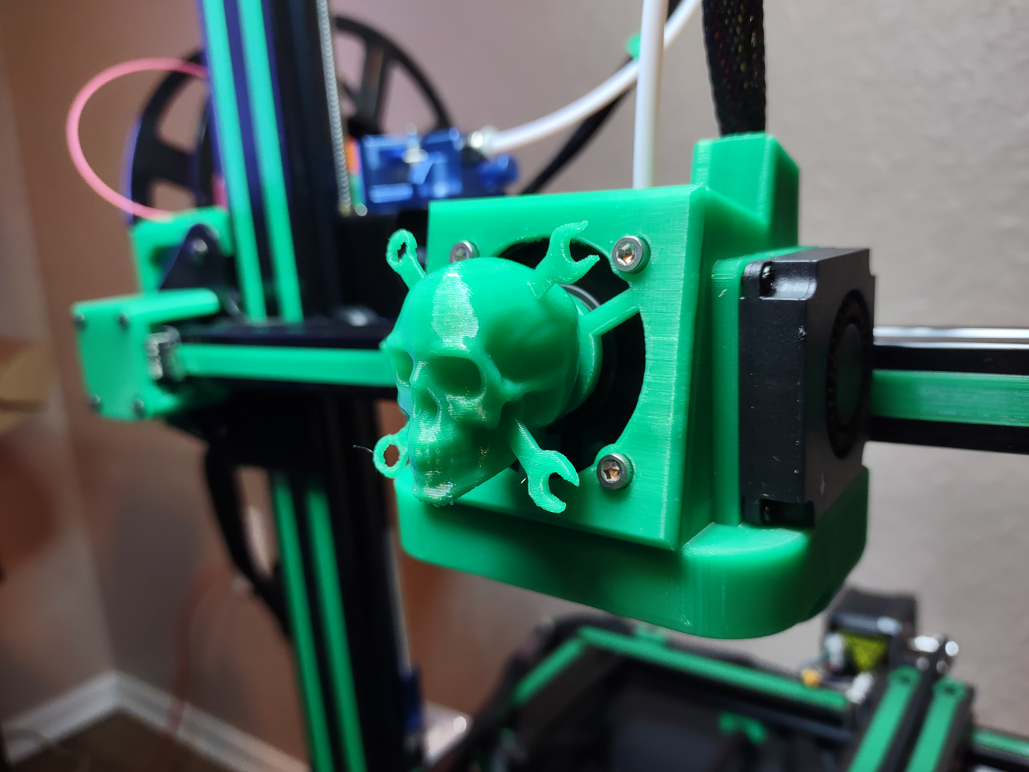 Chụp Quạt Đầu Lâu & Cờ Lê Bắt Chéo cho Ống Dẫn Quạt Satsana 40mm