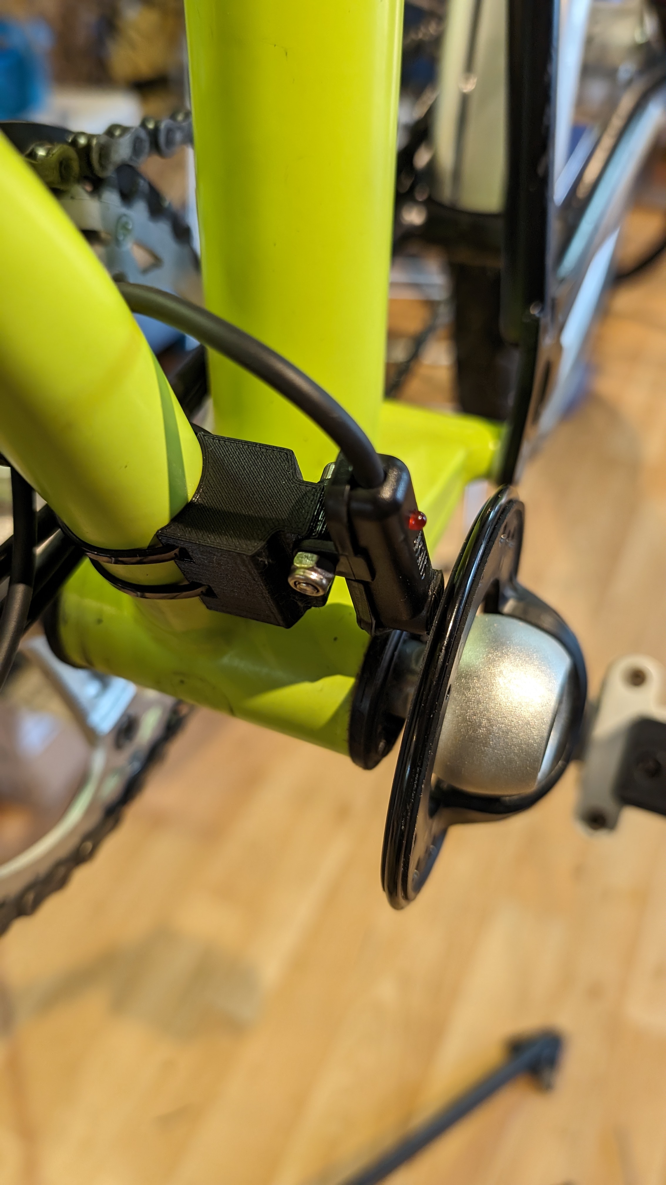 CÁI KẸP CẢM BIẾN PEDAL SWYTCH CONVERSION CHO XE BROMPTON