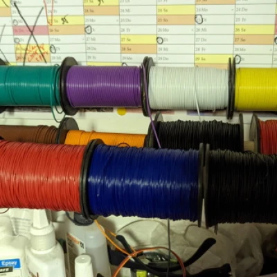 Giá đỡ cuộn dây cáp cho kệ tường