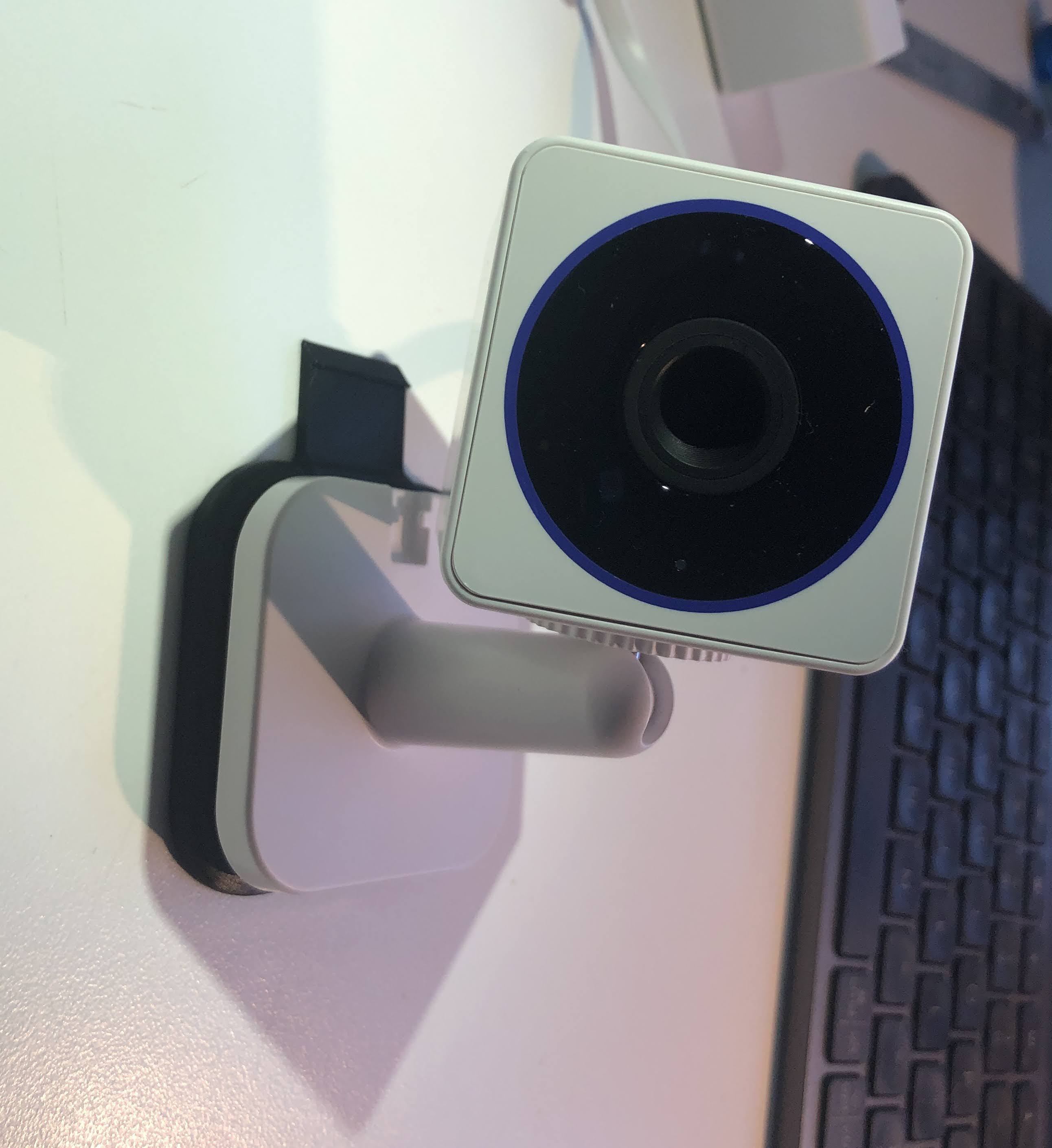 Giá đỡ vách siding nhựa Wyze OG