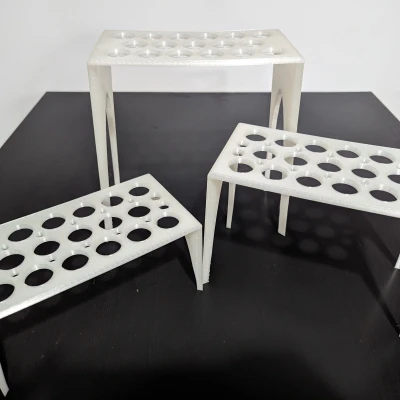 Chân đế trưng bày tối giản