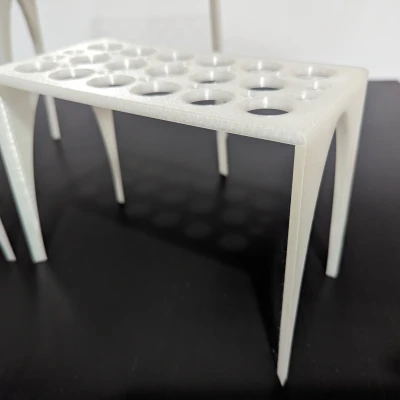 Chân đế trưng bày tối giản