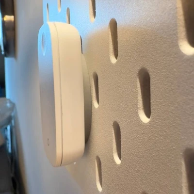 Đế Skadis gắn remote Ikea Rodret