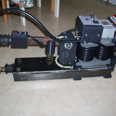 Kẹp Lò Xo Nam Châm Cho Thanh Vuông 40x20mm