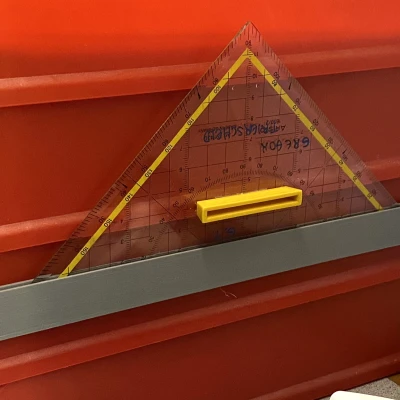 Hộp đựng êke vuông của tôi