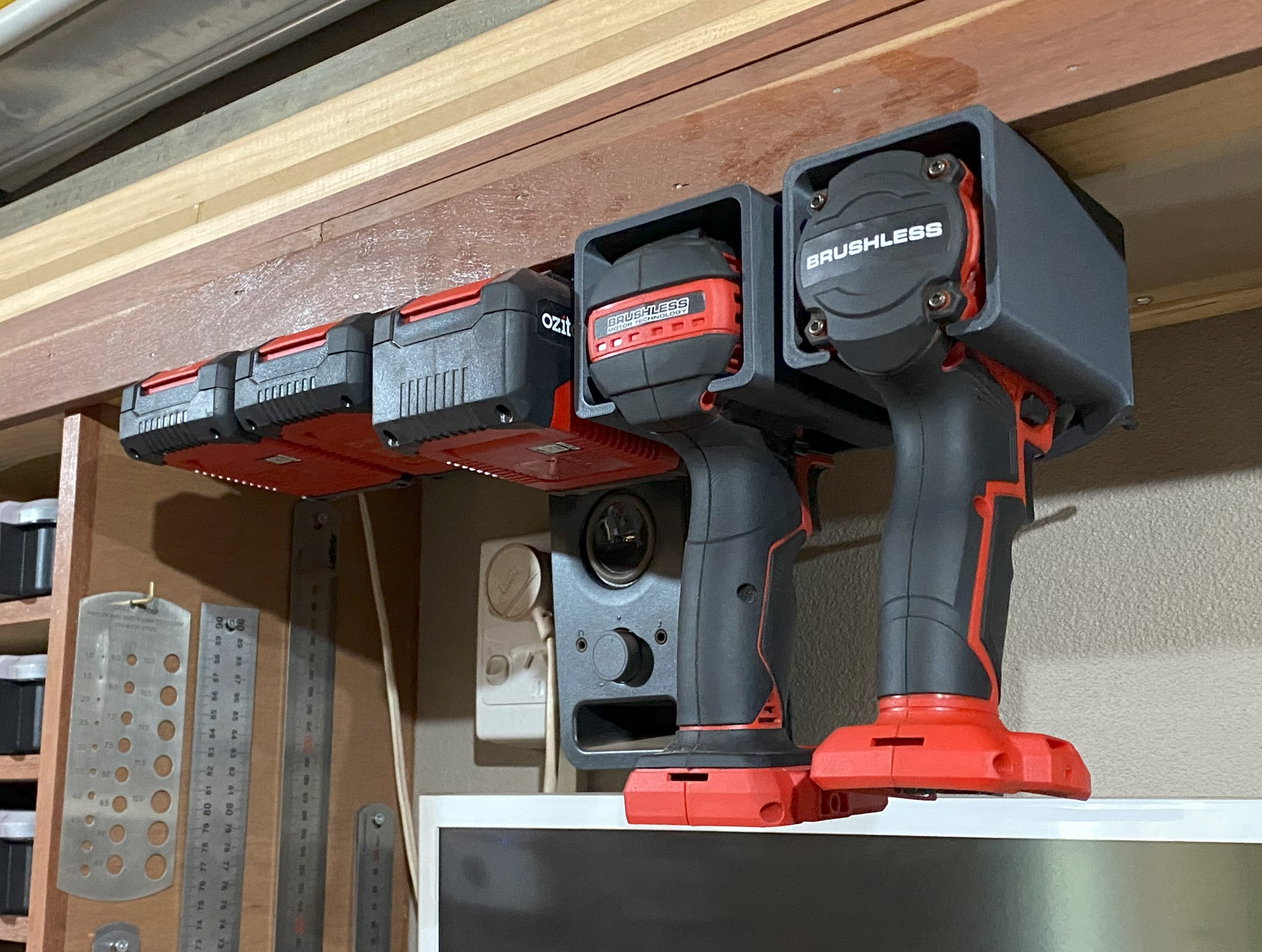 Giá đỡ Máy Khoan và Máy Siết Bu Lông Ozita