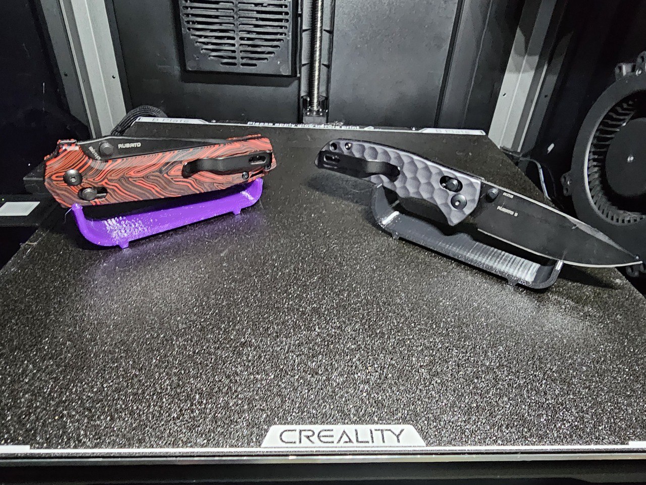 Chân Đế Trưng Bày Dao Bỏ Túi