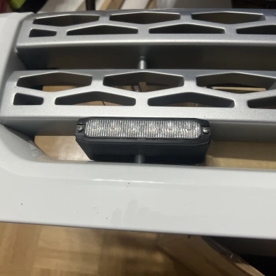 Giá đỡ đèn nháy trước FIN6 cho Landrover Discovery 4