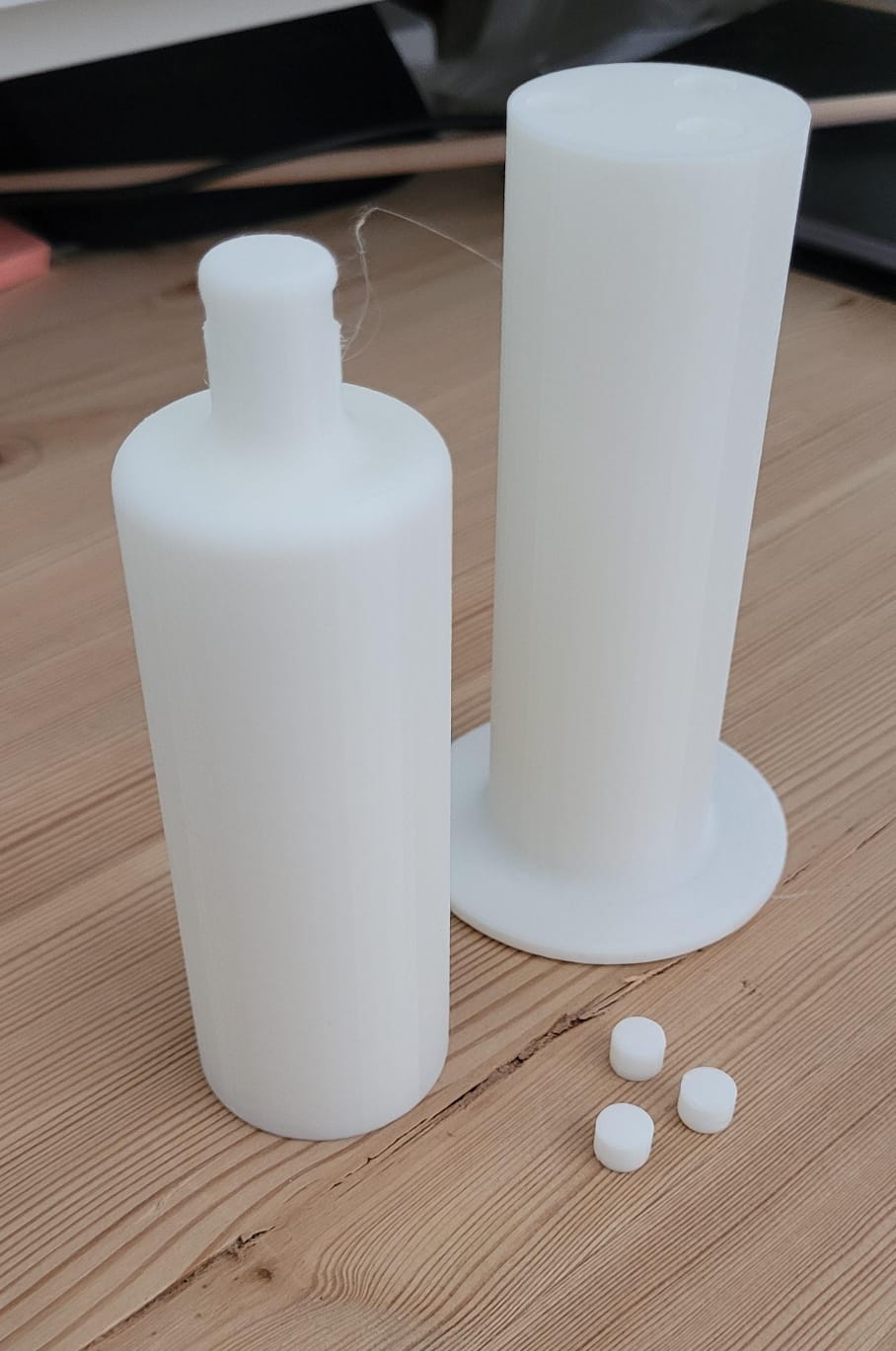 Giá treo cuộn giấy ăn