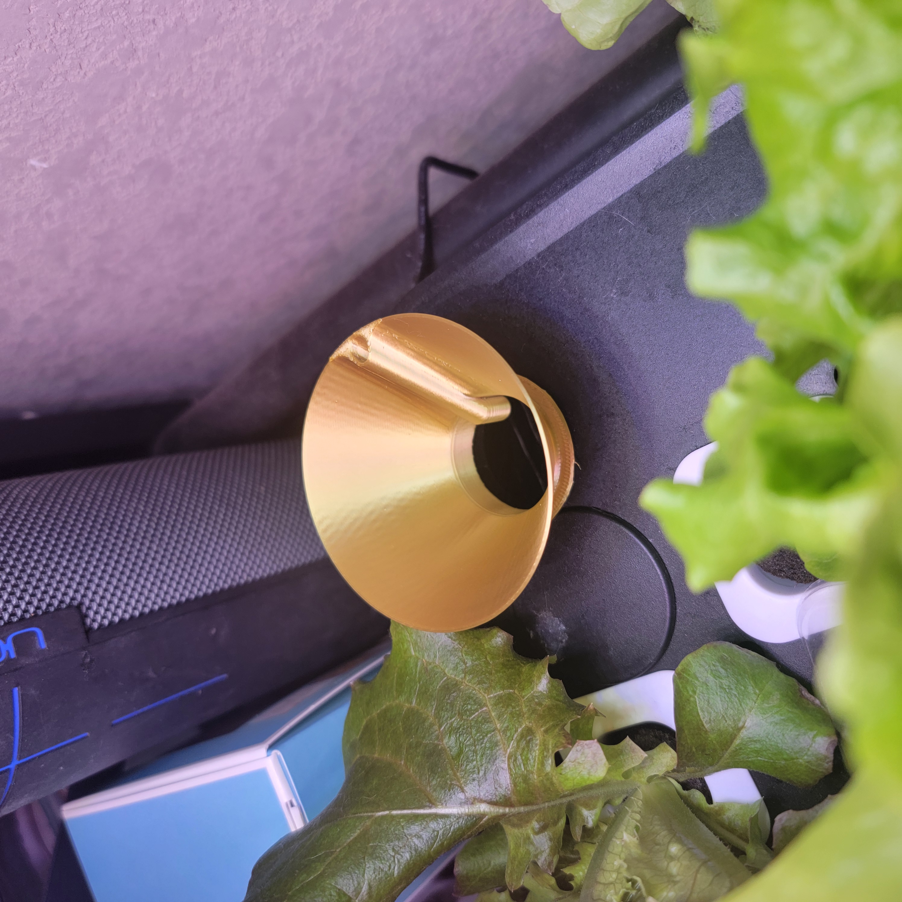 Phễu Nghiêng Có Lỗ Thông Hơi Cho Thủy Canh