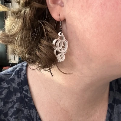 Bông Tai - Vòng Tròn Loạn Lạc