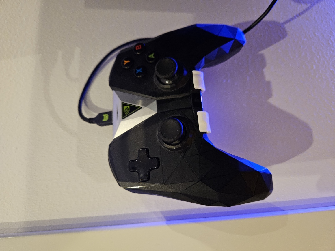 Giá treo tường cho tay cầm Nvidia Shield