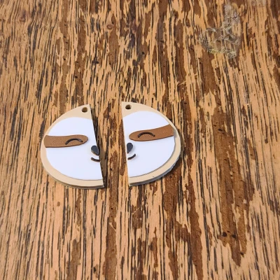 Mặt dây chuyền/hoa tai của con lười 2 nửa