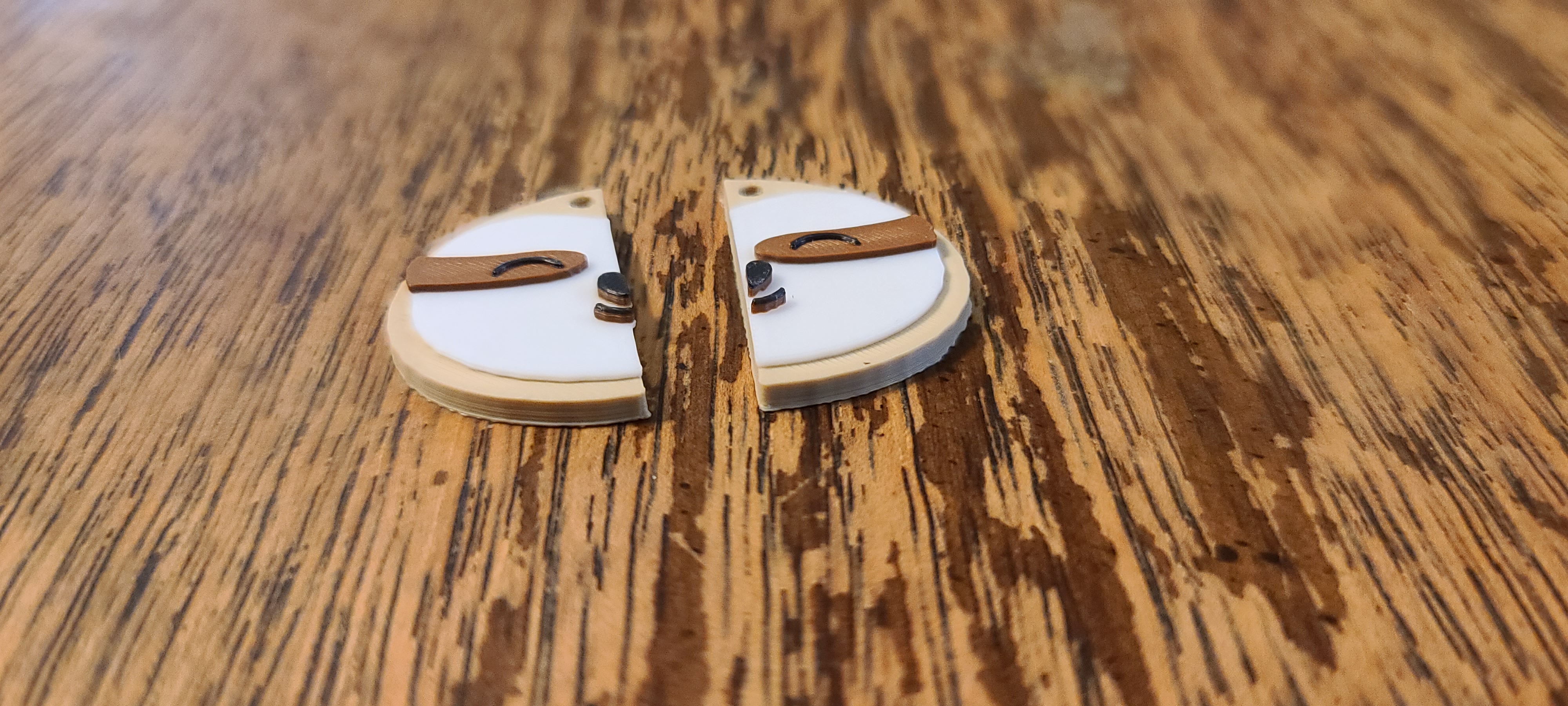 Mặt dây chuyền/hoa tai của con lười 2 nửa