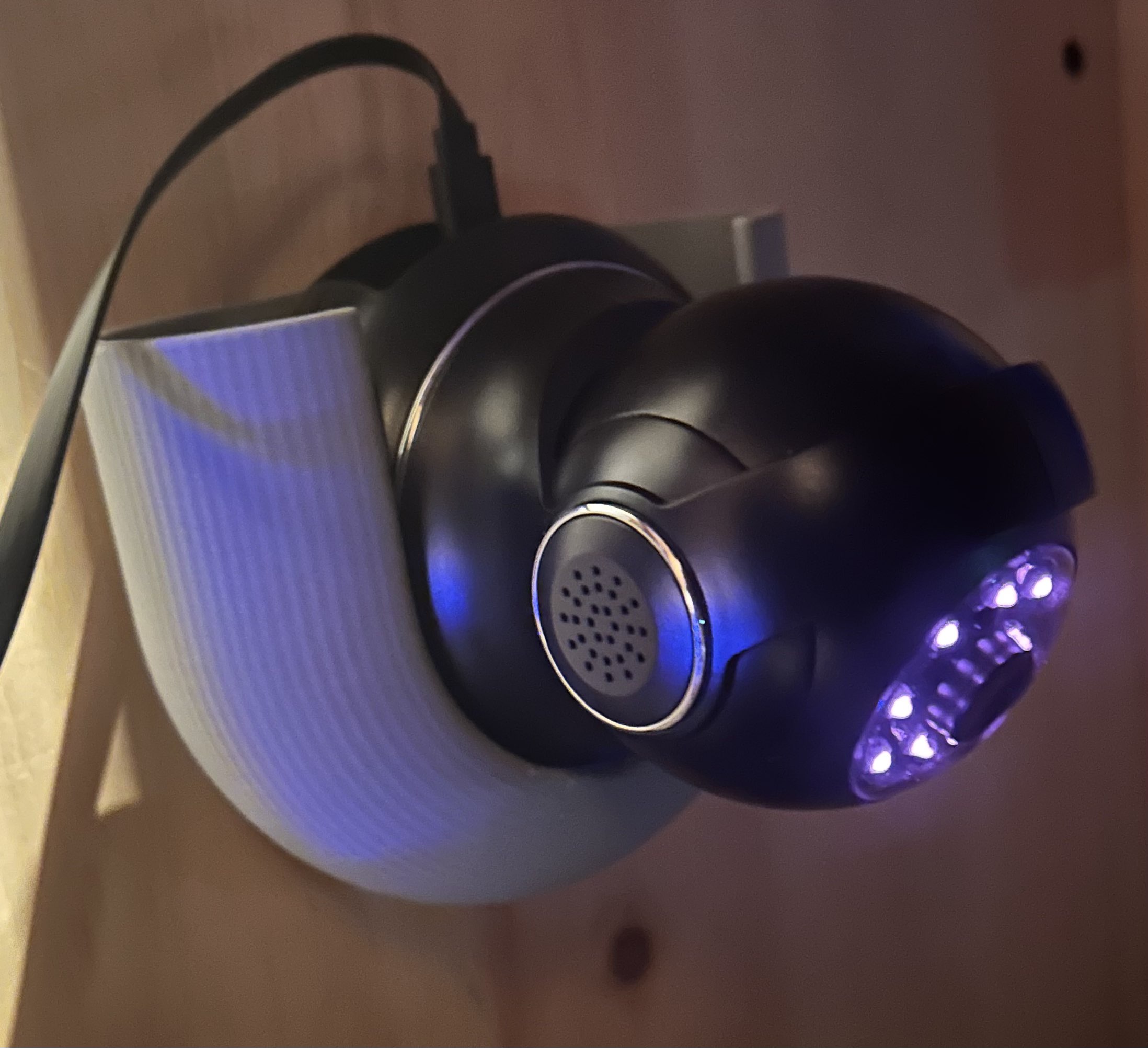 Giá treo tường phẳng cho litokam 2K camera trong nhà