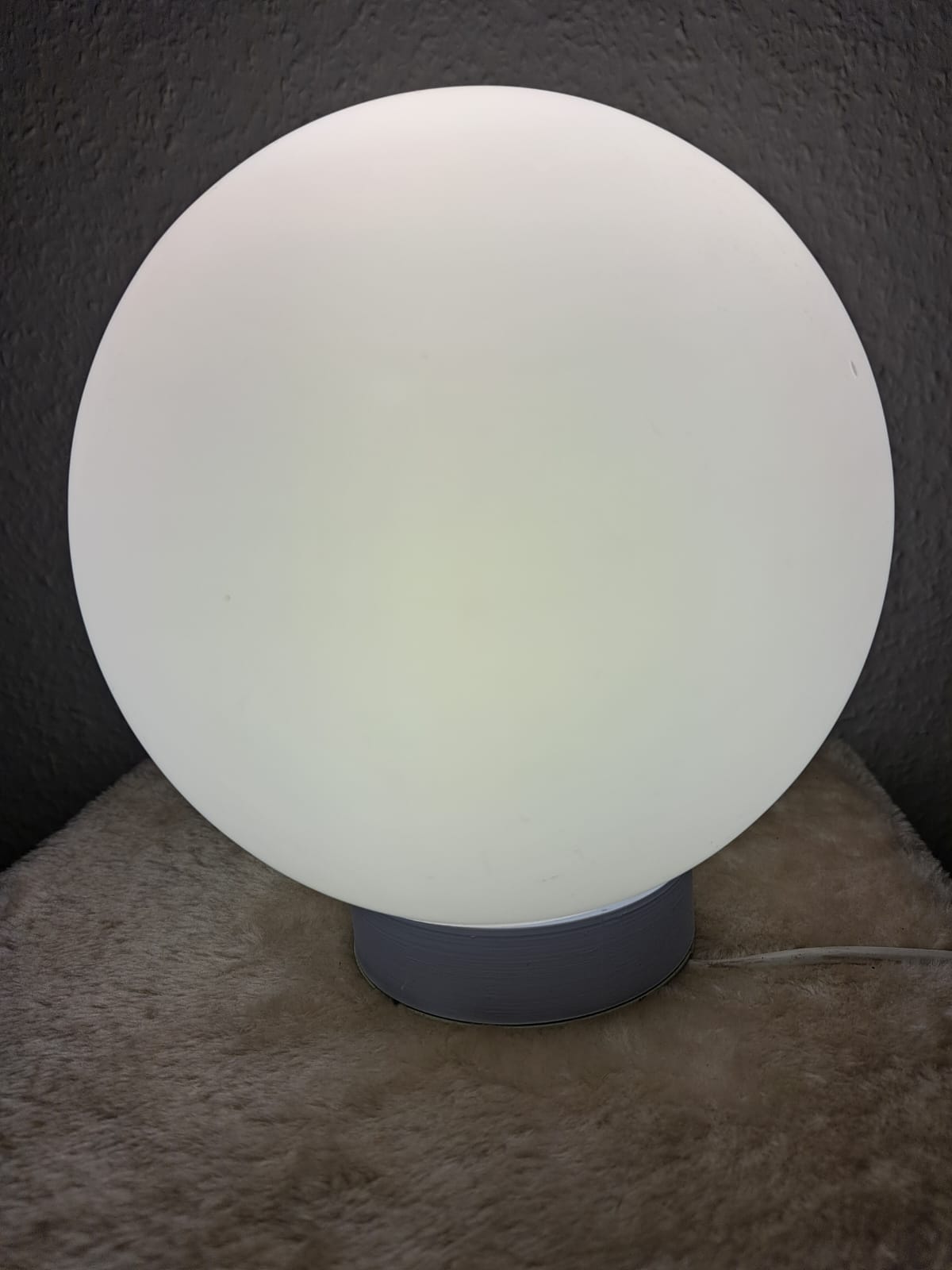 Đèn Mặt Trăng làm từ Đèn IKEA Fado