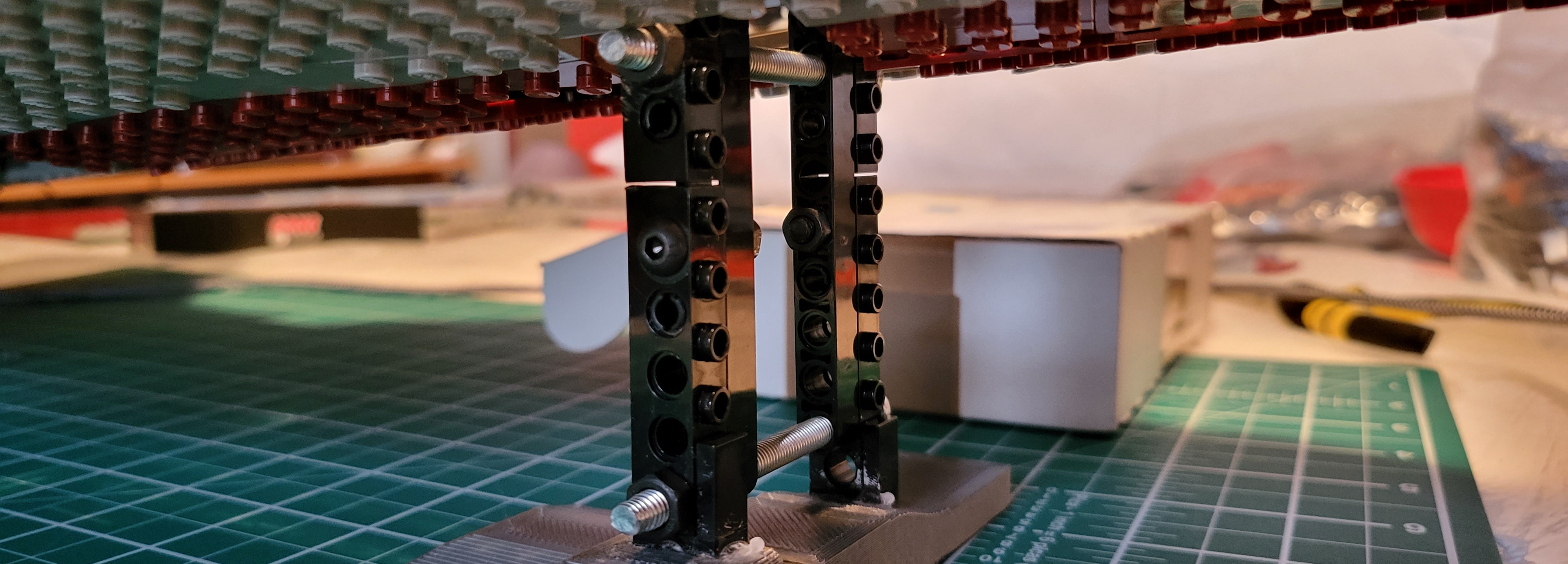 Giá Treo Tường LEGO Star Wars 75367 UCS Venator