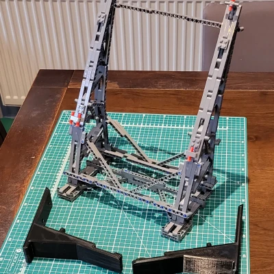 Giá Treo Tường Cho Chân Đế Đứng LEGO Star Wars 75192 UCS Millennium Falcon